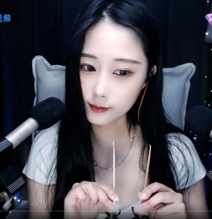 16130711.jpg ASMR 直升机掏耳,口腔音MY、雪寒